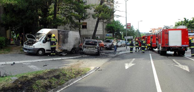 Бомба га избацила из џипа!